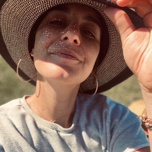 Meet your Posher, Celine - Picture 3 of 4